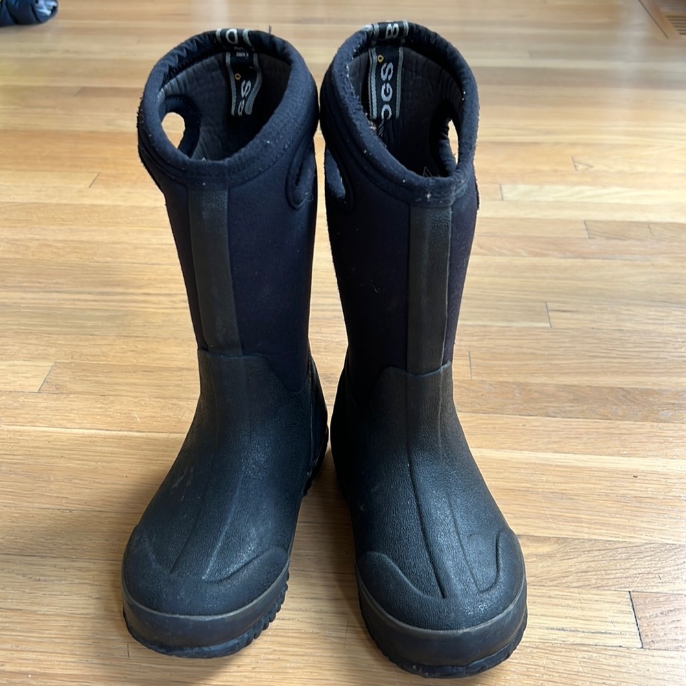 Bogs kids black boots